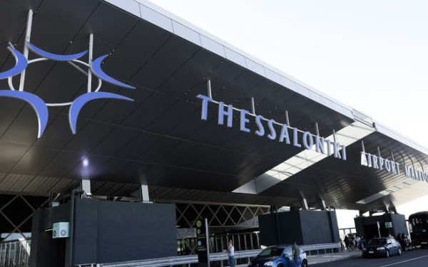 Καταδίκη 60χρονου που πιάστηκε στο αεροδρόμιο «Μακεδονία» με 3.000 λαθραία πακέτα τσιγάρα