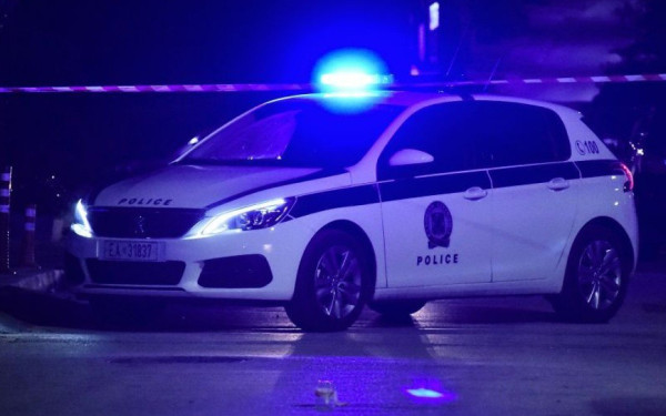 Χανιά: Συνελήφθησαν τρία άτομα που έκρυβαν στα σπίτια τους από πιστόλια και αεροβόλα