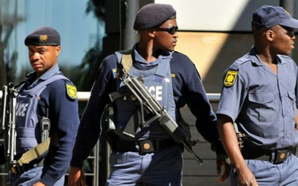 Νότια Αφρική: Δεκαοκτώ νεκροί σε ανταλλαγή πυρών μεταξύ αστυνομικών και ληστών