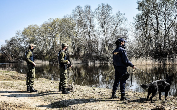 Βαρύ κατηγορητήριο για τους 5 αστυνομικούς που διακινούσαν μετανάστες στον Έβρο