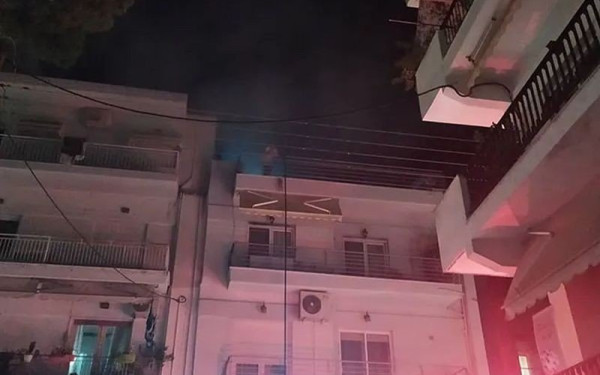 Ξάνθη: Φωτιά σε πολυκατοικία κοντά στο πάρκο της Μεξικάνας - Ακούστηκαν εκρήξεις (βίντεο, φωτ.)