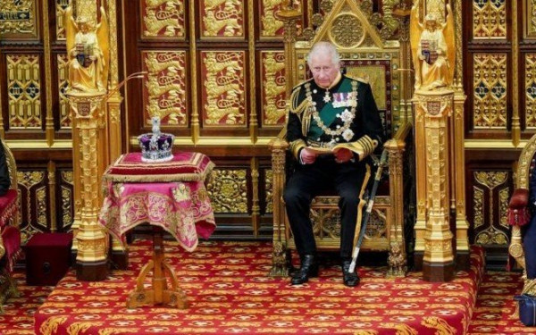 Με βυζαντινή μουσική και Έλληνα... μαέστρο η στέψη του βασιλιά Καρόλου