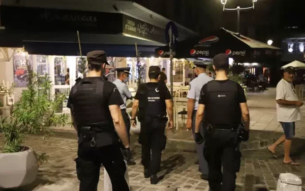 Θεσσαλονίκη: Έλεγχοι σε ανήλικους στο κέντρο τη νύχτα από την ΕΛ.ΑΣ