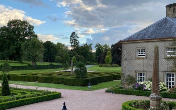 Επίσκεψη εργασίας της Λ. Μενδώνη στο Dumfries House