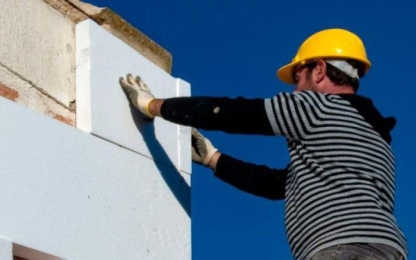 Πιο «φιλικά» τα προγράμματα «Εξοικονομώ»: Απλούστευση διαδικασιών και κατάργηση δικαιολογητικών