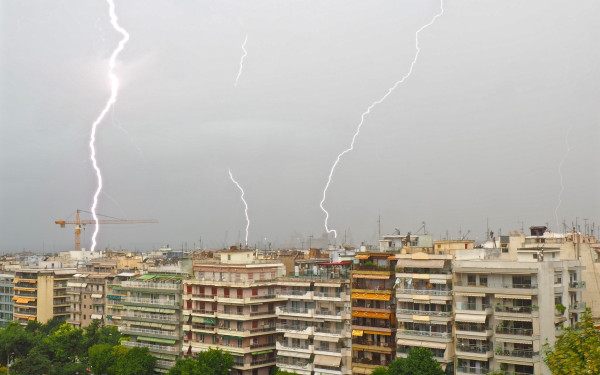 Μαρουσάκης: Έρχονται έντονα καιρικά φαινόμενα με καταιγίδες, χαλάζι και πολλούς κεραυνούς - Οι επικίνδυνες περιοχές