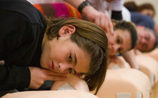 Χαλκιδική: Συγκλονίζει η ιστορία εκπαιδευτικού που σώθηκε χάρη στη χρήση απινιδωτή