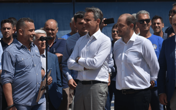 Μητσοτάκης από Ναυπηγεία Ελευσίνας: Θα συνεχίσουμε να είμαστε κοντά σας