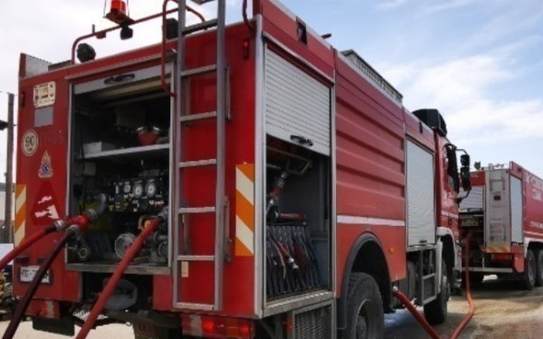 Θεσσαλονίκη: Φωτιά σε όχημα εν κινήσει που επέβαινε οικογένεια