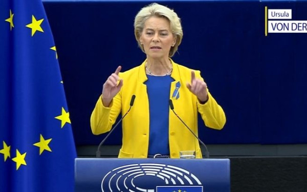 Politico: Στενεύουν κι άλλο τα περιθώρια για την Ούρσουλα φον ντερ Λάιεν