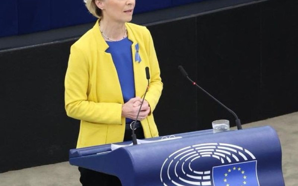 Επιστολή Φον Ντερ Λάιεν στους 27 Ευρωπαίους ηγέτες για το μεταναστευτικό - Τι αναφέρει