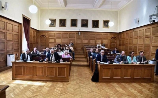 Παρακολουθήσεις: 5 κόμματα ζητούν άμεση σύγκληση της επιτροπής Θεσμών και Διαφάνειας της Βουλής