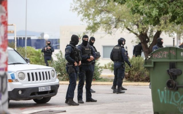 Πανεπιστημιούπολη Ζωγράφου:  «Άσυλο» κακοποιών η φοιτητική εστία  - 22 συλλήψεις σε επιχείρηση της ΕΛΑΣ - Ένας τραυματίας
