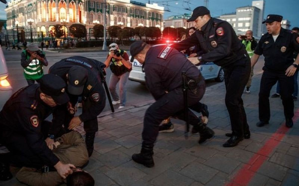 Τσετσενία: Τον υποχρέωσαν να ξυλοκοπήσει τη γυναίκα του και επιστράτευσαν το γιο του - Πέθανε από καρδιακή προσβολή