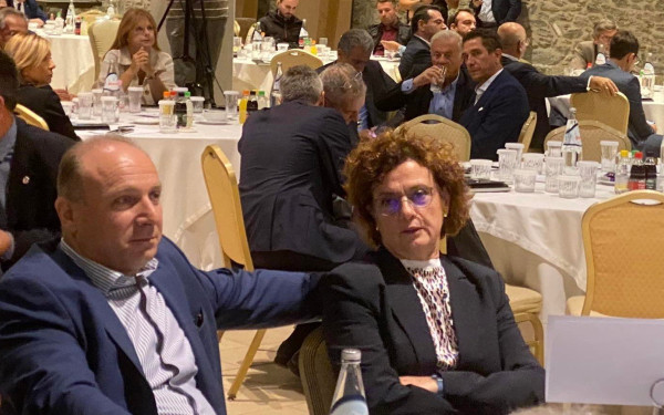 Σε γυναικεία χέρια, για πρώτη φορά, το τιμόνι της βιομηχανίας - «Μεγάλωσε» τον ΣΒΕ η θητεία Σαββάκη