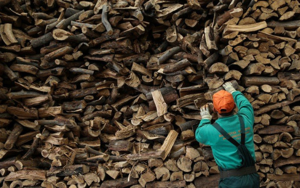 Πλαφόν στο περιθώριο κέρδους για καυσόξυλα και πέλλετ - Βαριά τα πρόστιμα