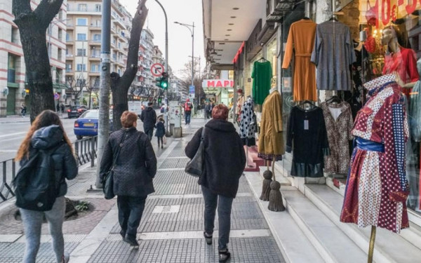 Ανοιχτά τα εμπορικά καταστήματα σήμερα, πρώτη Κυριακή των χειμερινών εκπτώσεων