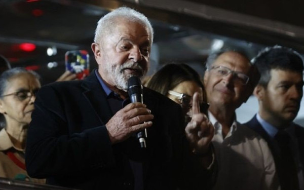 Βραζιλία-Ρωσία: Λούλα και Πούτιν συζήτησαν για τον πόλεμο στην Ουκρανία και τη σύνοδο των BRICS