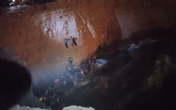 Θρίλερ στα νησιά: Δυο ναυάγια με μετανάστες σε Κύθηρα και Λέσβο - Τουλάχιστον 17 νεκροί (βίντεο)