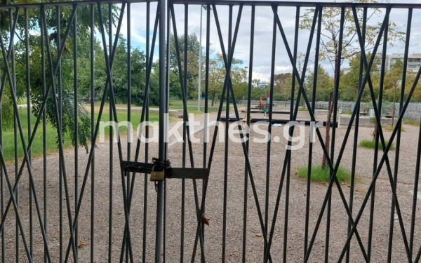 Σφραγισμένη παραμένει η παιδική χαρά της Νέας Παραλίας 5 μήνες μετά το ατύχημα της 8χρονης (φωτ.)