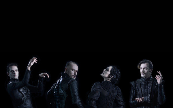 «Άλογα» που παίζουν θέατρο... στη σκηνή του θεάτρου «Αυλαία» στη Θεσσαλονίκη