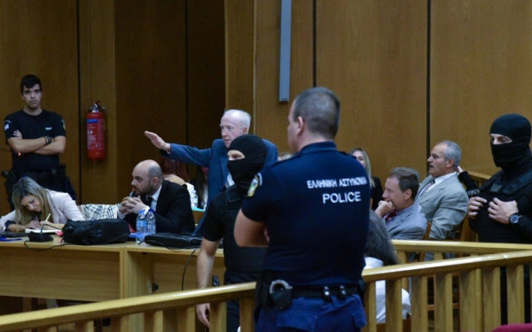 Ασκήθηκε ποινική δίωξη στον Κωνσταντίνο Πλεύρη για τον ναζιστικό χαιρετισμό στη δίκη της Χρυσής Αυγής