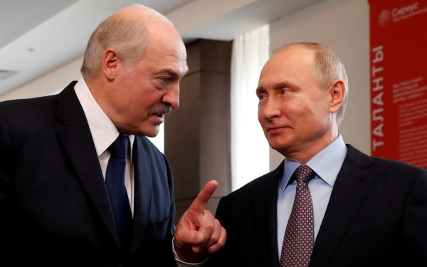 Ρωσία: Ο Πούτιν ζητεί την ίδρυση κέντρων στρατιωτικής εκπαίδευσης με τη Λευκορωσία