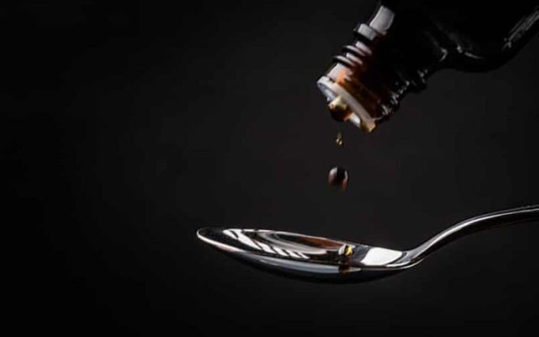 «Θα γίνουμε ποτέ καλά φέτος;»: Μέχρι και από σιρόπι Depon ξέμειναν τα φαρμακεία 