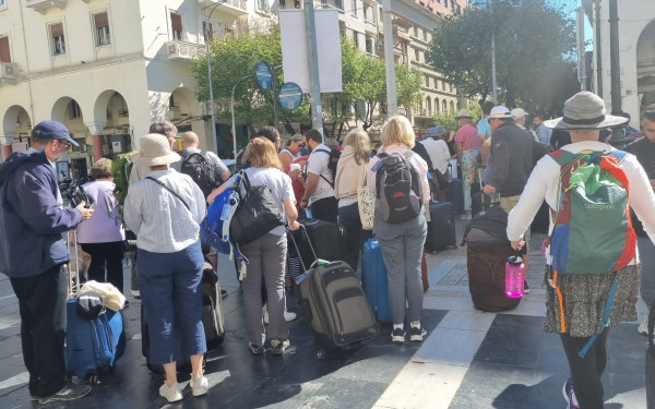 «Ξελογιάστρα» η Θεσσαλονίκη για τους τουρίστες: Τι τους αρέσει, κάτω από τη βάση καθαριότητα και μέσα μαζικής μεταφοράς