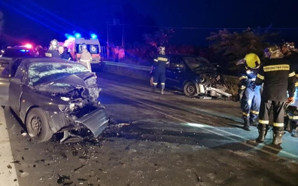 Θεσσαλονίκη: Τροχαίο δυστύχημα με ένα νεκρό και δύο τραυματίες στη Σίνδο - Απεγκλωβισμός από την Πυροσβεστική