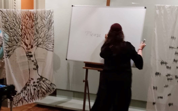 Θεσσαλονίκη: Μια Iρανή εικαστικός μιλά για την ασφυξία, στην Casa Bianca (βίντεο & φωτ.)