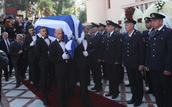 Αθάνατος! Ράγισαν καρδιές στο τελευταίο «αντίο» στον Αλέξανδρο Νικολαΐδη (βίντεο, φωτ.)