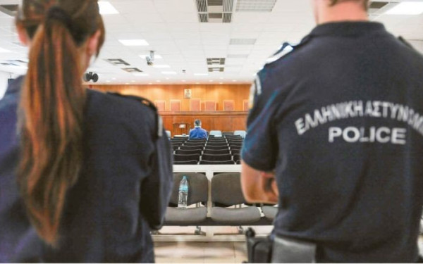 Λάρισα: Χαμός στη δίκη για τον θάνατο του 12χρονου Ρομά το 2017 - Συγγενείς επιτέθηκαν σε κατηγορούμενους