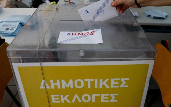 Η μετάθεση των δημοτικών εκλογών και η προαγωγή λόγω... χειρομαντείας. Γράφει ο Σαλονικιός