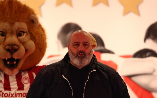 Το ελληνικό ποδόσφαιρο στα χειρότερά του: Η στιγμή που ο Καραπαπάς πετάει φούστα στον Μπαλτάκο (βίντεο)