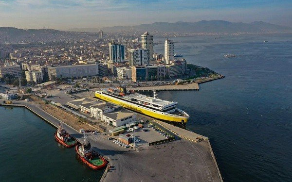 Το «Smyrna di Levante» έφτασε στο λιμάνι της Σμύρνης (βίντεο)