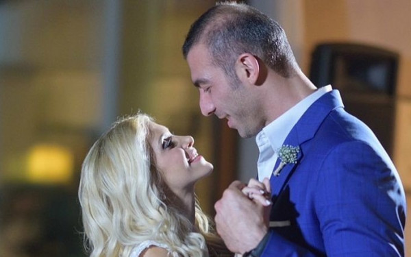 Με δύο τραγούδια-αφιερώσεις η Δ. Τσαμπάζη αποχαιρετά τον Αλέξανδρο Νικολαΐδη