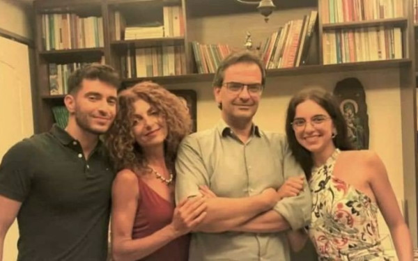 Μπήκαν... οικογενειακώς στο Πανεπιστήμιο Κρήτης: Μπαμπάς, μαμά, γιος και κόρη φοιτητές!