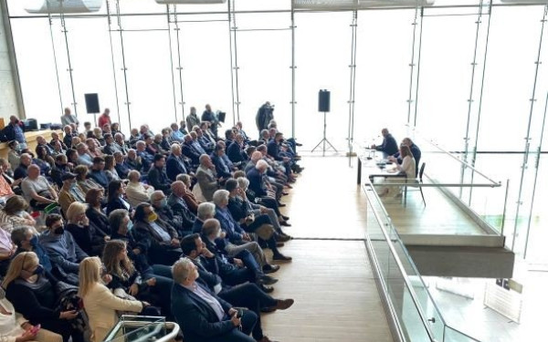 Ο Ευάγγελος Βενιζέλος με θέα τον Θερμαϊκό αποκαλύφθηκε και αποκάλυψε… παρασκήνια της οικονομικής κρίσης- Ποιοι έσπευσαν να τον ακούσουν;