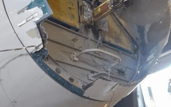 Αδιανόητες εικόνες: Διαλύθηκε εν πτήσει το ρύγχος Airbus - Στιγμές πανικού στο αεροσκάφος (βίντεο, φωτ.)