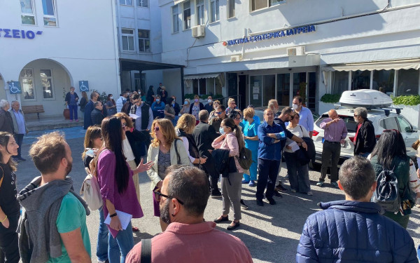 Διαμαρτυρία για την Παιδιατρική του Μαμάτσειου στην Κοζάνη - Πόσοι γιατροί υπάρχουν στην κλινική (βίντεο & φωτ.)