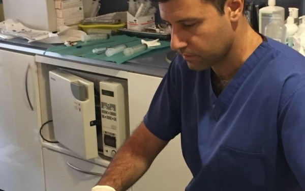 Επίθεση σε πλαστικό χειρουργό: «Σε δύο ημέρες είχα δικαστήριο» - Η πελάτισσα που υποπτεύεται για την υπόθεση (βίντεο)