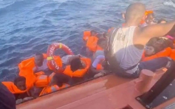 Τραγωδία στην Ινδονησία μετά από πυρκαγιά σε πλοίο - Τουλάχιστον 13 νεκροί - Δείτε τις στιγμές αγωνίας