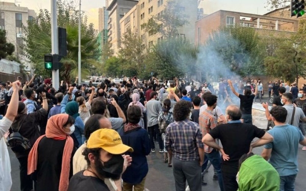 Ιράν: Δημοσιογράφος συνελήφθη επειδή πήρε συνέντευξη από τον πατέρα της Μαχσά Αμινί