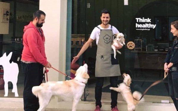 Ο πρώτος φούρνος αποκλειστικά για σκύλους είναι γεγονός 