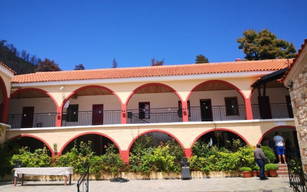 Η μονή του Οσίου Δαυίδ στέκει ξανά στη βόρεια Εύβοια (φωτ.)