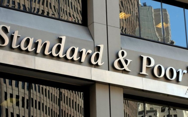 Standard & Poor’s: Ο οίκος αξιολόγησης αναβάθμισε τις ελληνικές τράπεζες