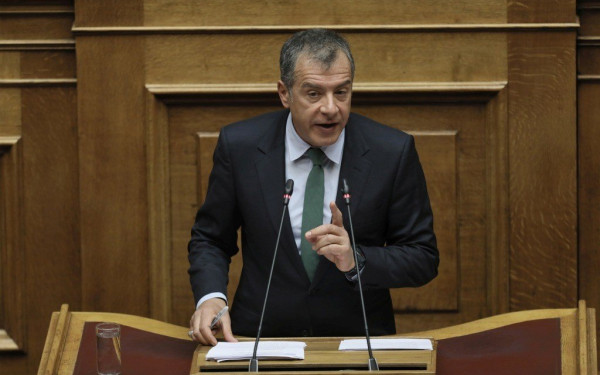 Θεοδωράκης στη Βουλή: Χειρότερη από έγκλημα η στάση Δανέλλη