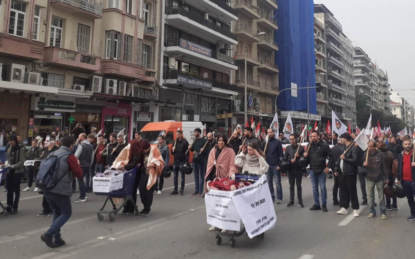 Απεργιακή συγκέντρωση στη Θεσσαλονίκη: Στο ΥΜΑΘ η πορεία του ΠΑΜΕ και του ΚΚΕ (βίντεο, φωτ.)