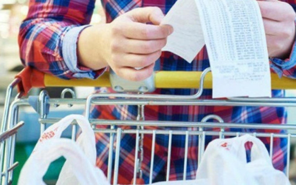 Ακρίβεια: «Γονατίζουν» οι Ευρωπαίοι, με δανεικά από τους συγγενείς ζουν 6 στους 10 Έλληνες